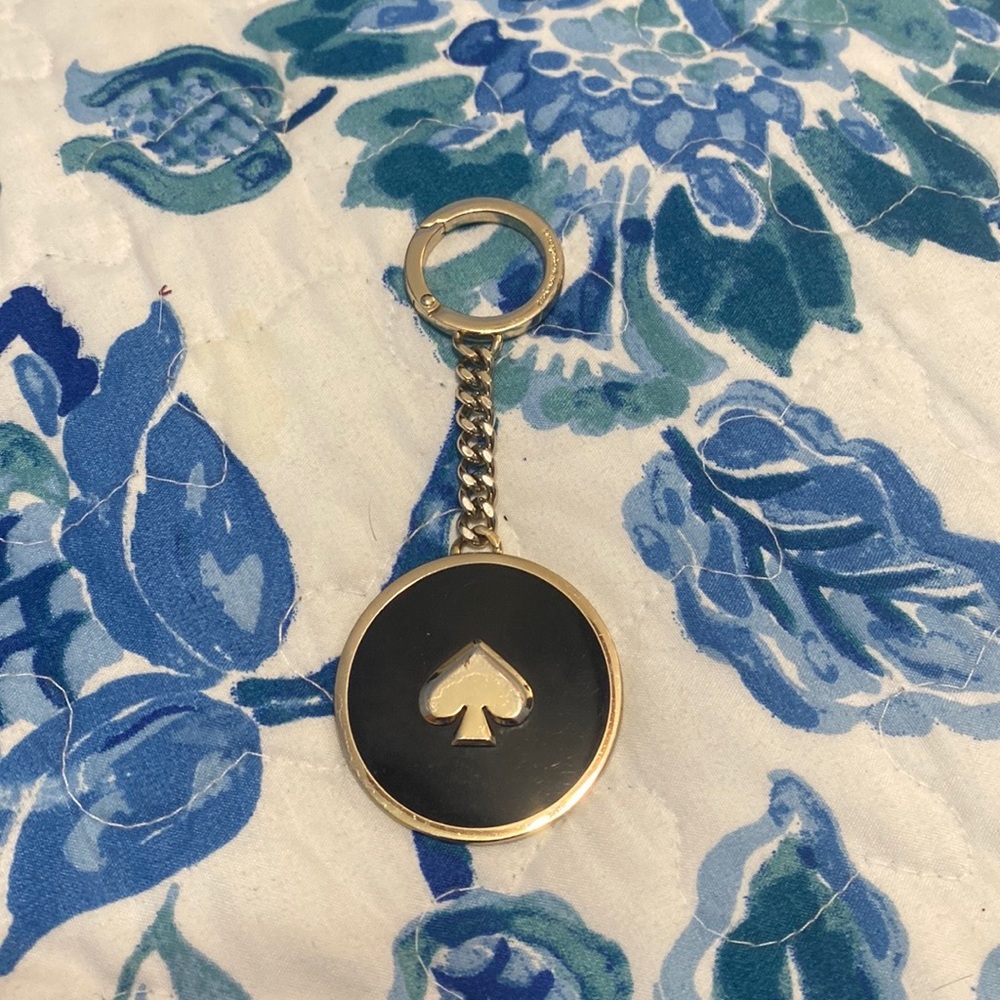 (GUC) Kate Spade Keychain Womens Round Gold Tone Black Enamel Keyfob Bag Charm